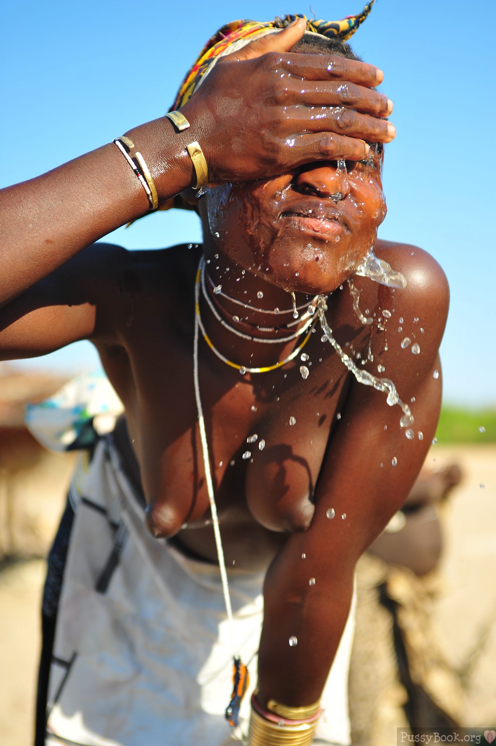 Candid African Tribal Woman Topless Washing Nude Girls Pictures