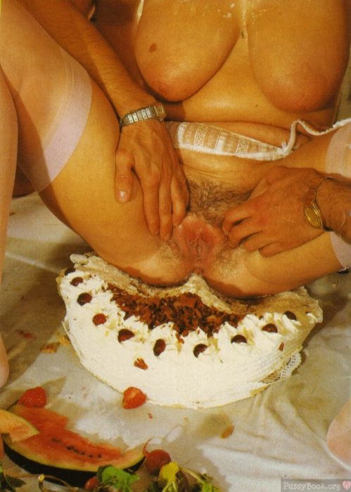 happy-thanksgiving-cake-spreading-pussy