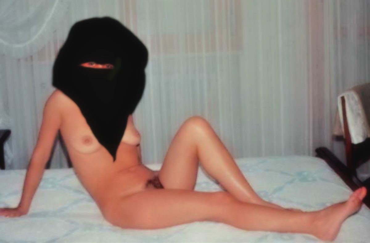 Nude burka Arab Chick