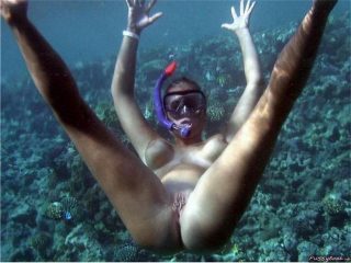 diver girl naked underwater