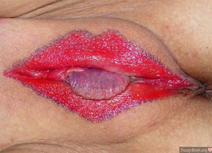 drawing-mouth-on-pussy-with-lipstick