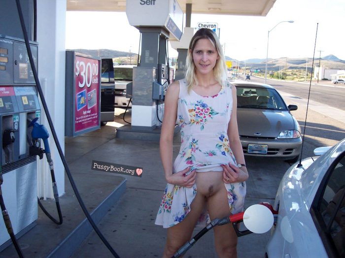 flashing-her-american-pussy-gas-station