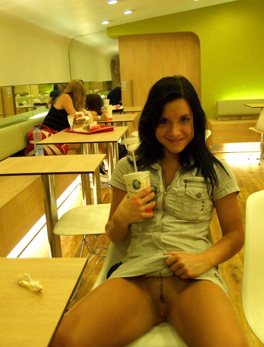 flashing-pussy-at-mcdonalds