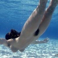 naked-chinese-female-swimming