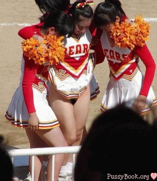 nude-cheerleader-pussy-upskirt