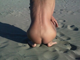 nudist-french-female-on-the-beach