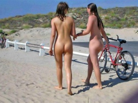 nudist-girls-walking-on-beach