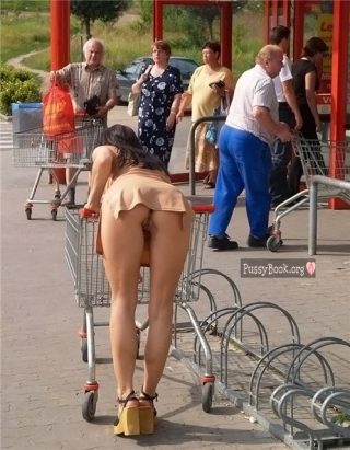 pussy-upskirt-in-public-at-mall