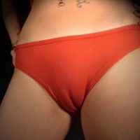 red-panties-cameltoe-lips