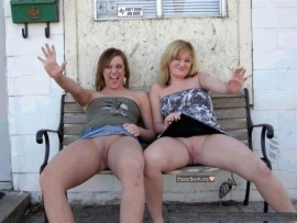 revealing-pussies-on-bench