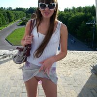 teen-girl-fashing-pussy-outdoors