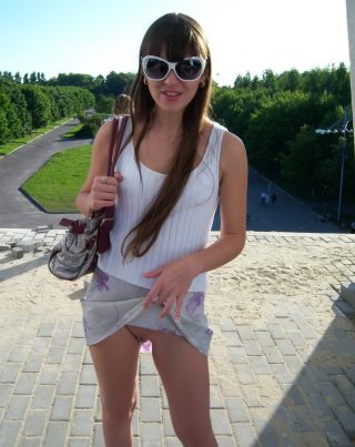 teen-girl-fashing-pussy-outdoors